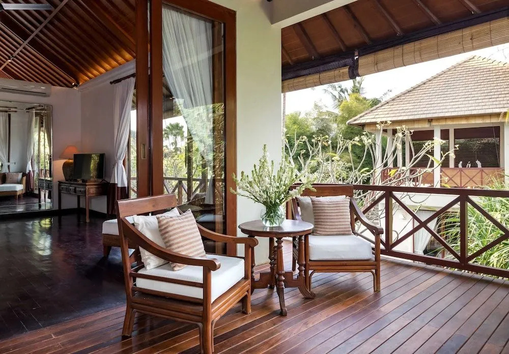 Villa Rubina - Luxury Pool Villa in Batu Belig Next to the Beach