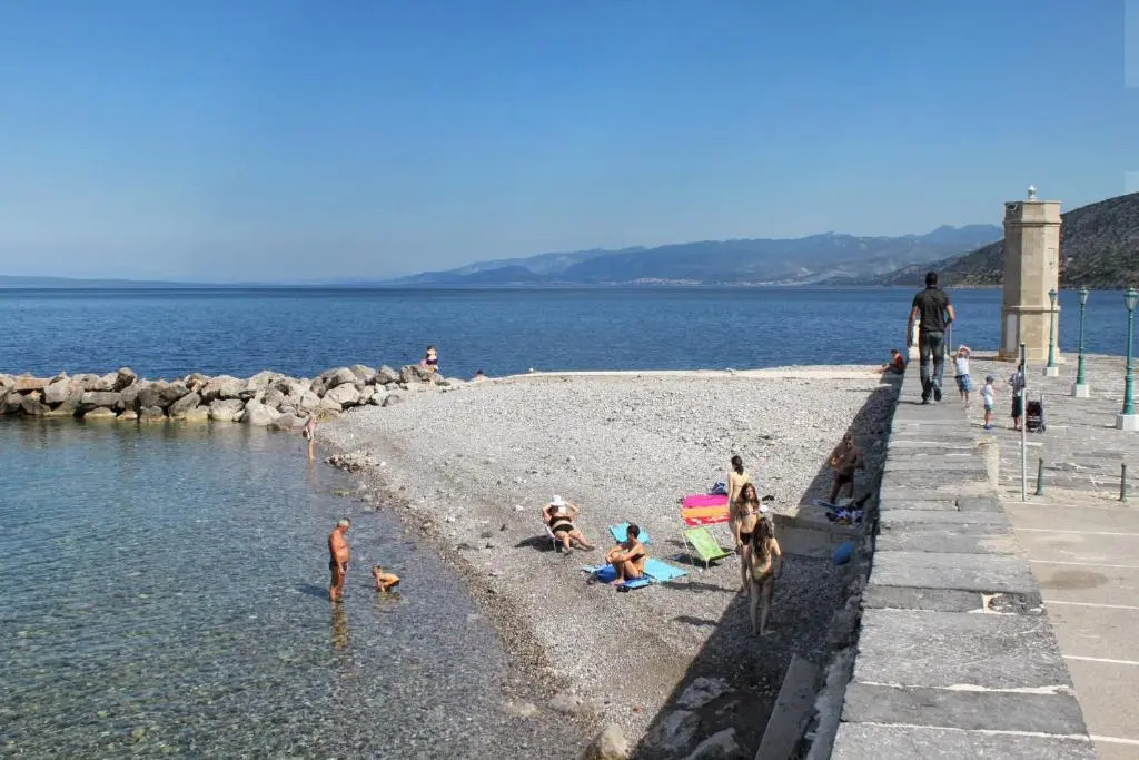 Apartments with a parking space Senj - 18884