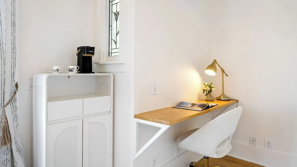 Venice Veranda by Avantstay 3-min Walk to Beach + Rare Walk Street EV Charger + Firepit + Outdoor Dining