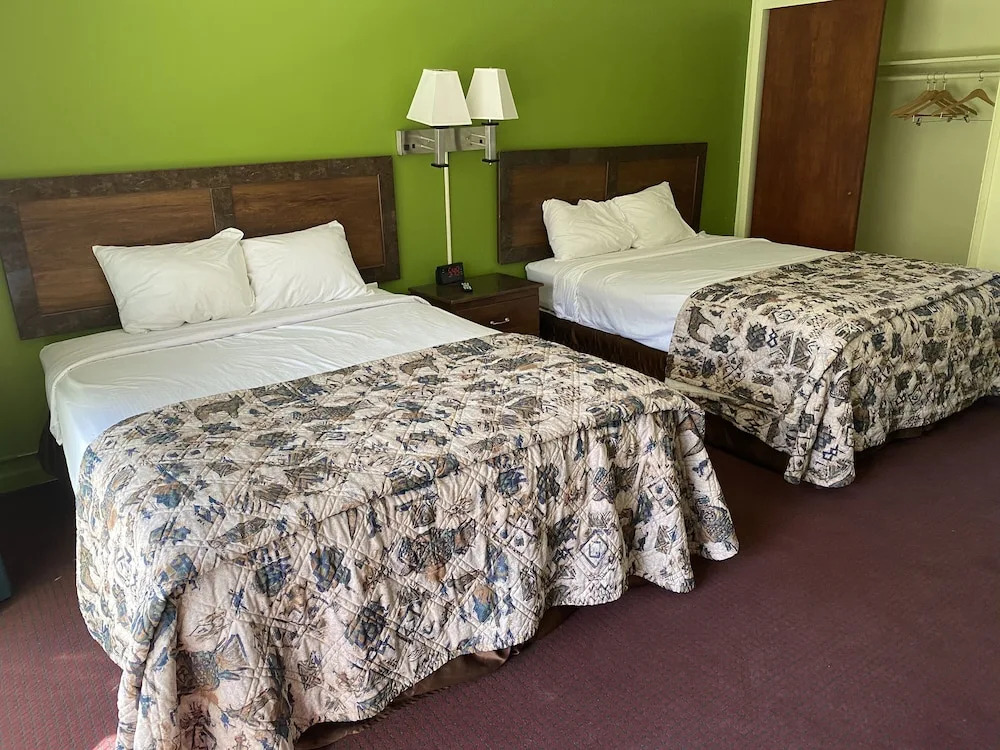Desert Grove Inn and Suites