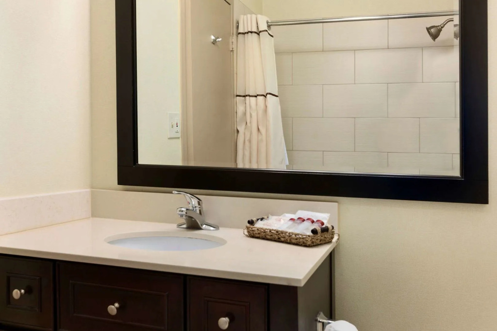 Holiday Inn Newark International Airport