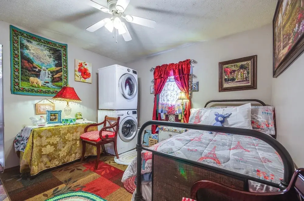 Walk to Dtwn: New Orleans-themed Lebanon Cottage