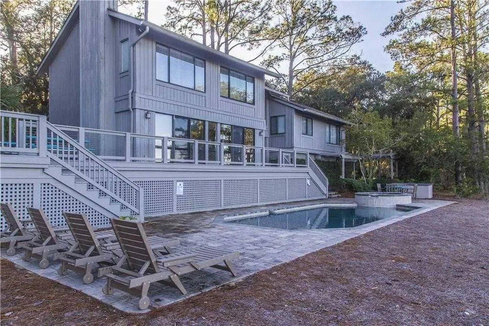 Wren Drive 18 by RedAwning