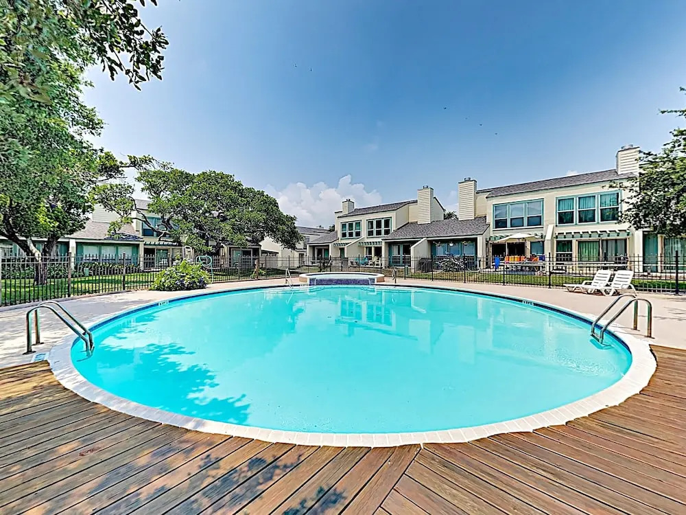 New Listing! Remodeled W/ Pool, Pier, Tennis 3 Bedroom Condo