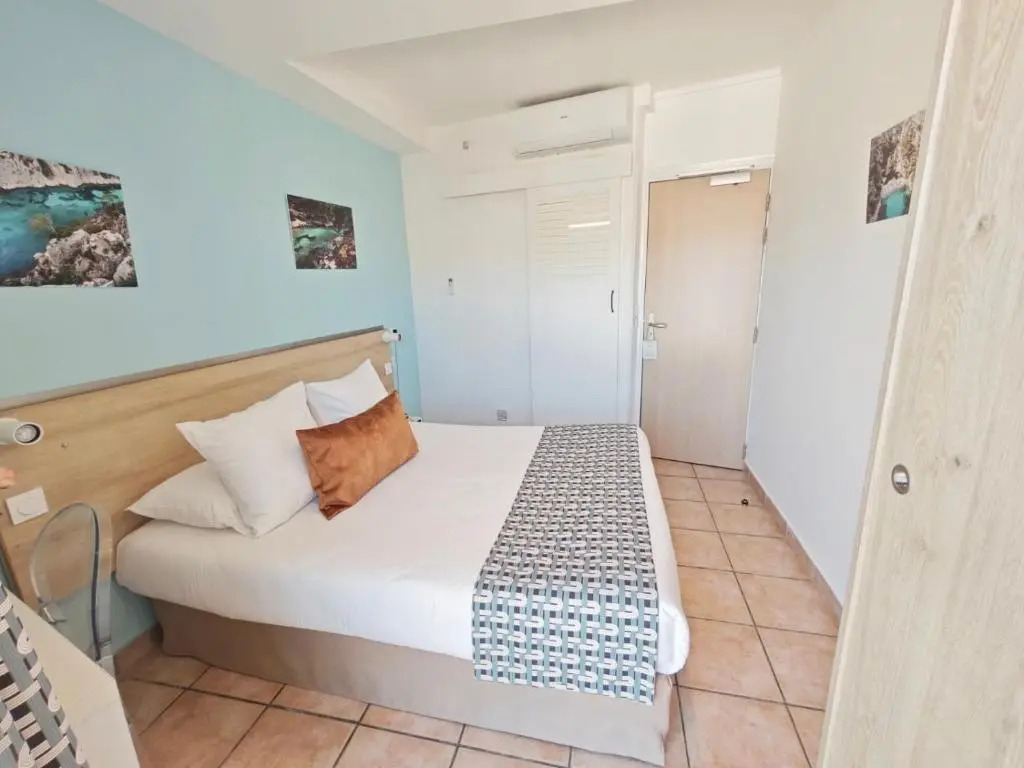 HOTEL DES CALANQUES Port de Cassis