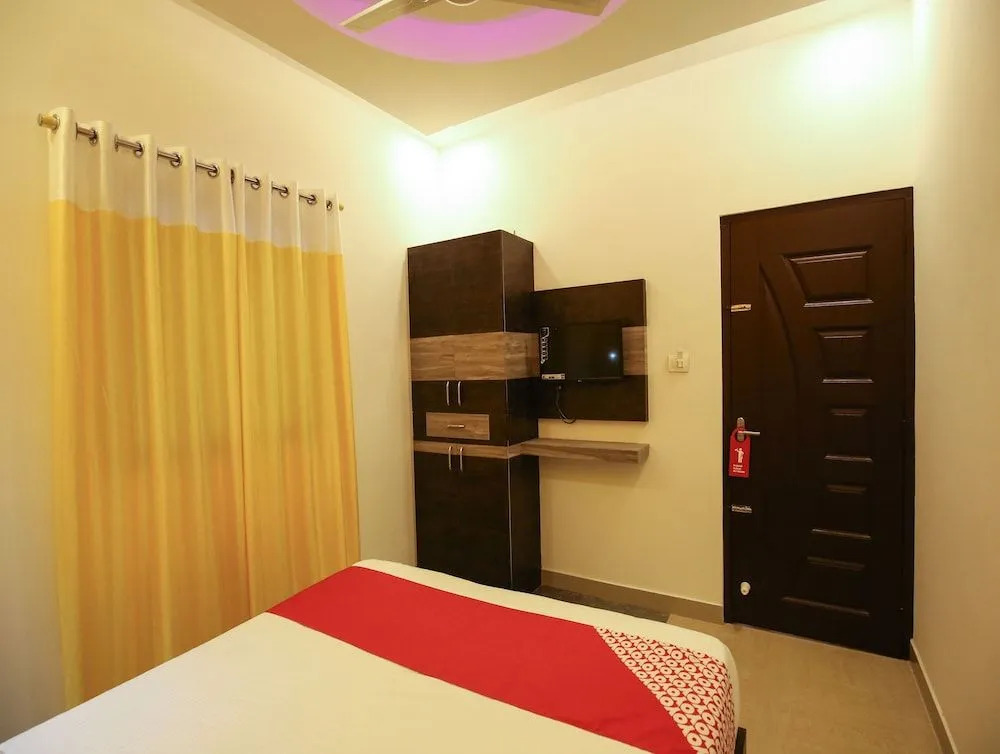 OYO 10152 Rail View Residency