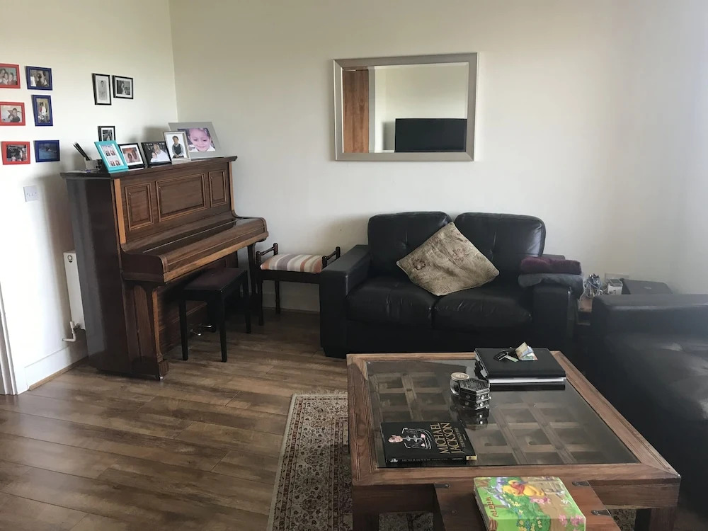 Lovely Spacious 2 Bedroom Family Flat