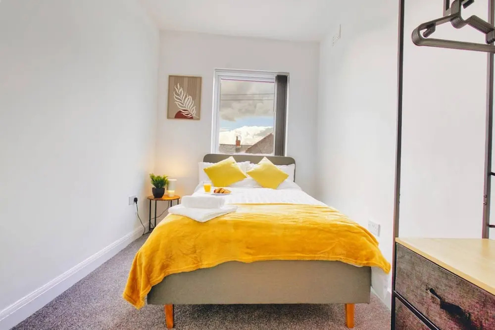Modern 3-bed Home Sleeps 6 With Parking Fast Wifi Perfect for Contractors Long Stays