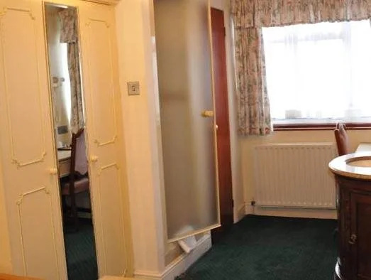 Old Ridgeway Hotel