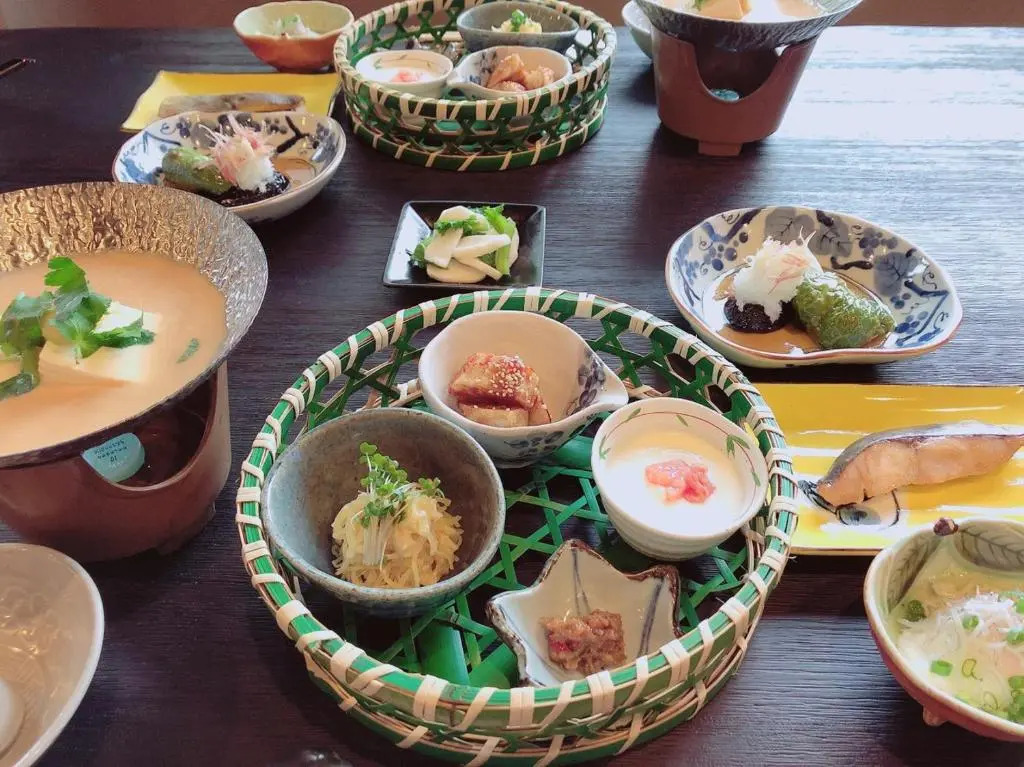 Nozawa Onsen Azegamikan