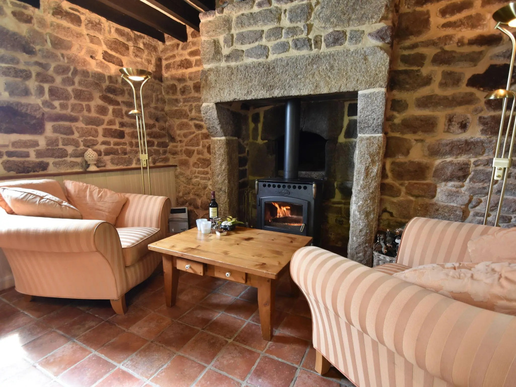 Cozy Holiday Home in Ceauce near Lake