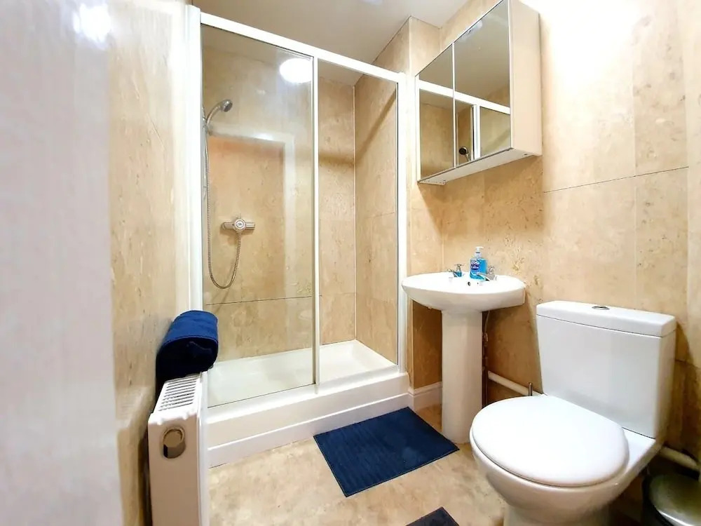 Bright Cosy Flat Close by Tourist Spots