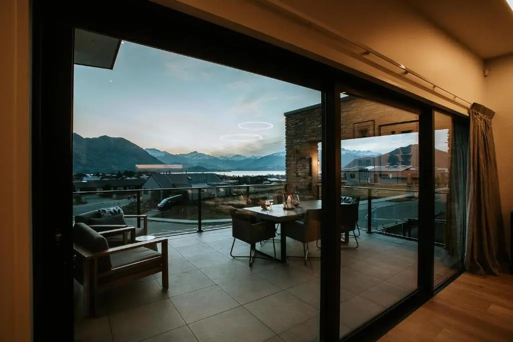 The Heights - Sleeps 8 - Lake Views - Outdoor Fire
