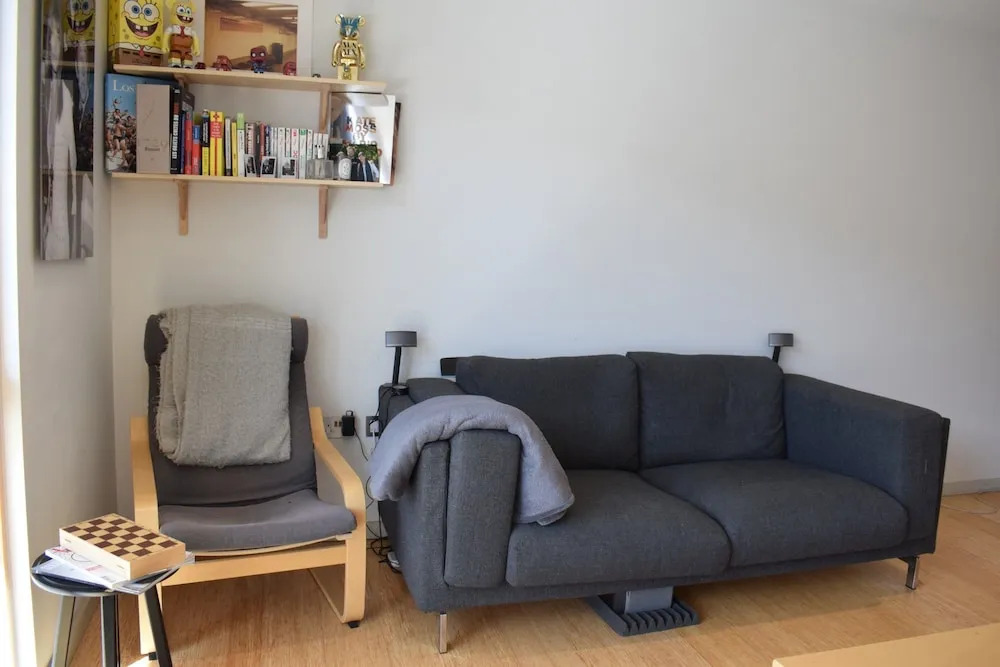 Modern 2 Bedroom Flat With Balcony