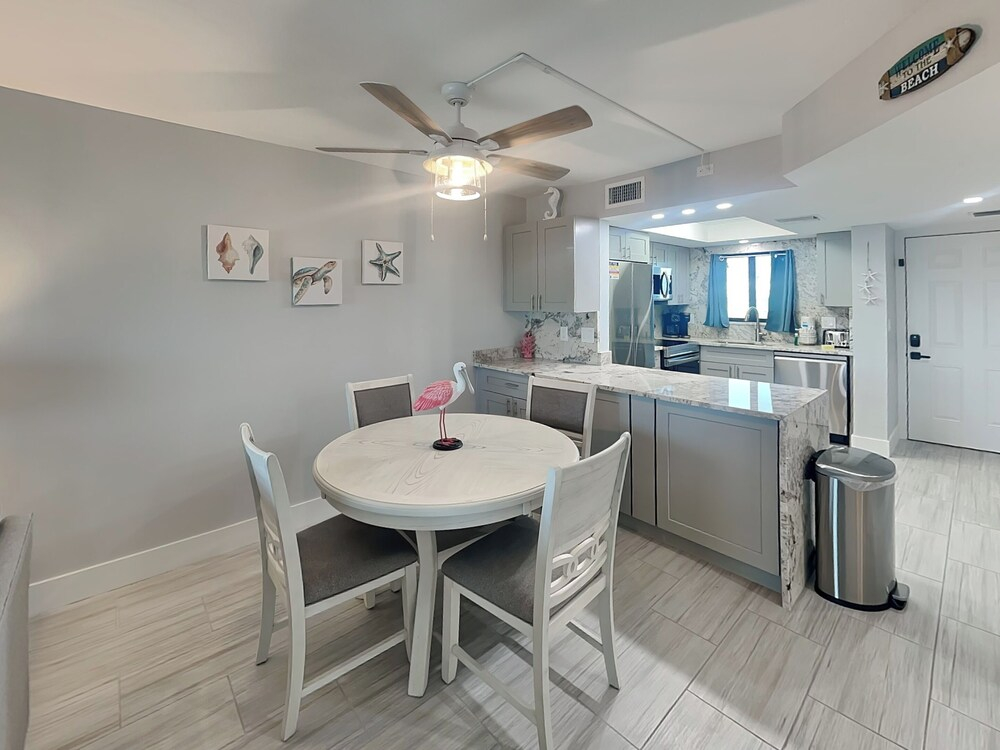 Seaside 4 by Distinctive Beach Rentals