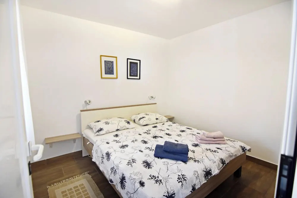 Cozy House in Crveni Vrh Near the sea