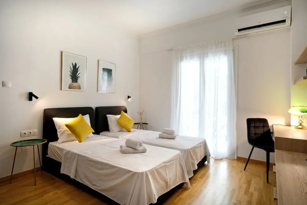 Elegant Big Apartment in Athens With Balcony