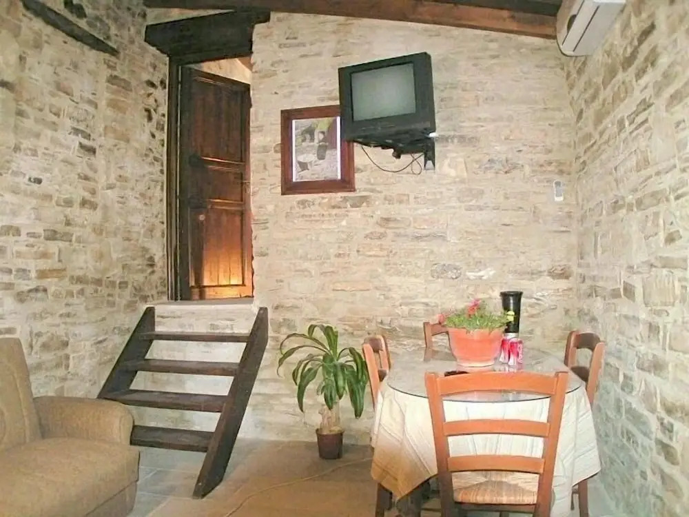 Romios Holiday Apartments