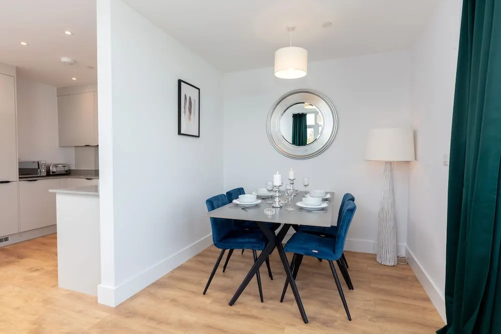Deluxe South Central London Apartment