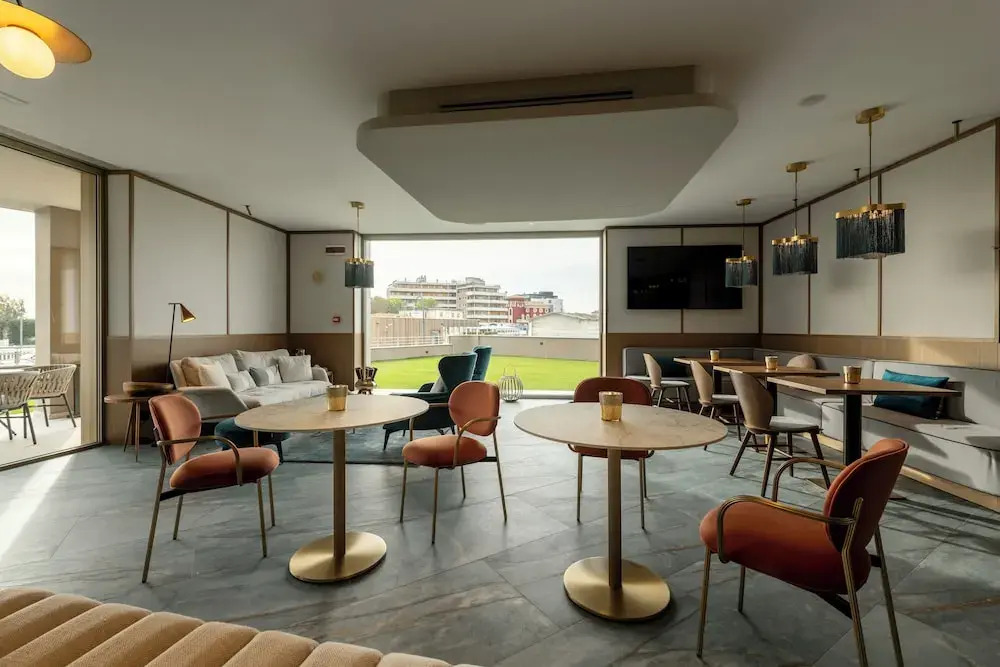 Visionair Suites & SPA-Room Only e Honesty Bar