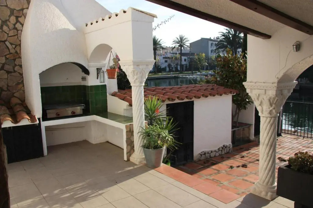 Chalet al canal