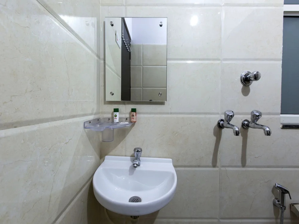 OYO 7794 Hotel Raghukul