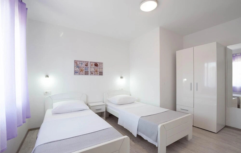 Beautiful Apartment in Podstrana With Wifi and 2 Bedrooms