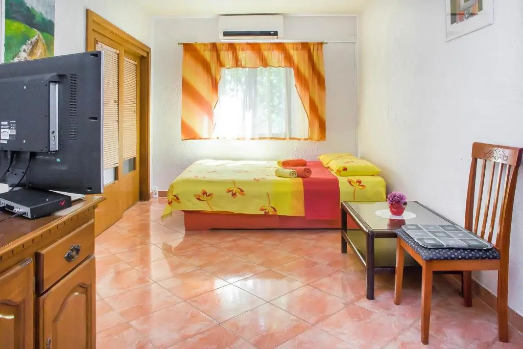 Ante Apartments