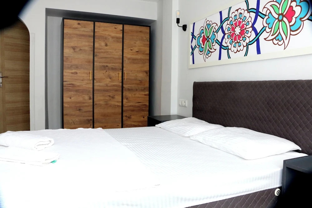 Ares Hotel