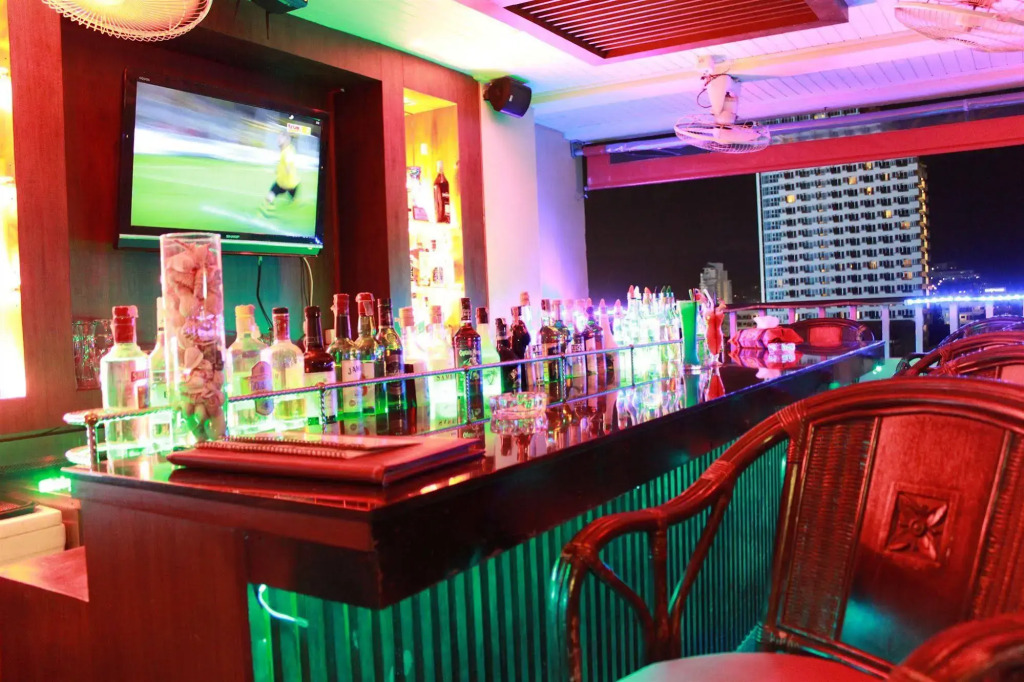 Hemingways Hotel
