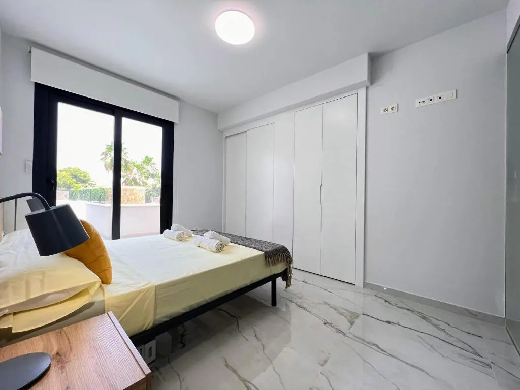 Modern Two Bedroom Ground Floor Apartment Duly7