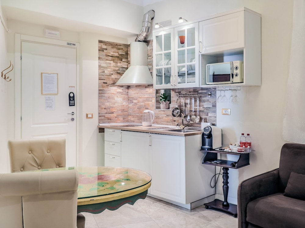 LOpera Rooms & Suite