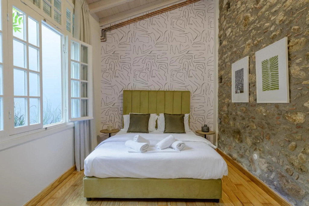 Incomparable Plakas Luxury Apt Private Pool