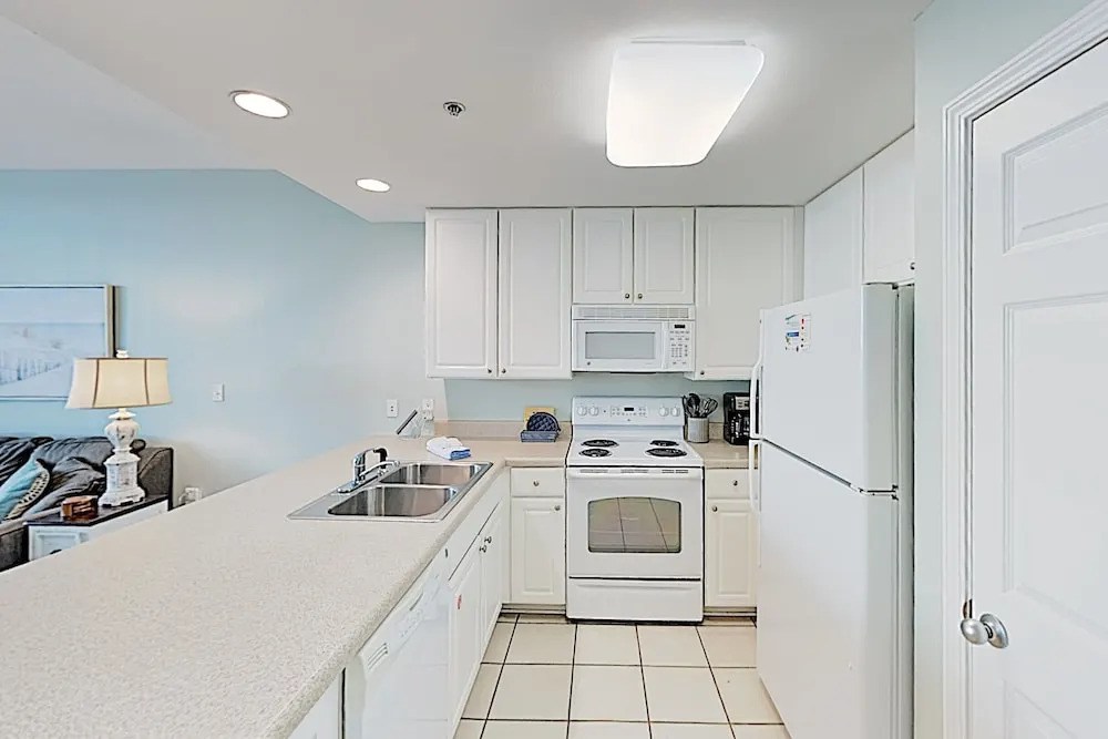 New Listing! Gulf-front Getaway W/ 2 Pools & Gym 1 Bedroom Condo