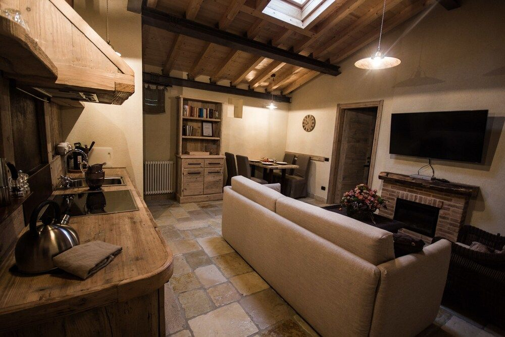 Olimagio Farm Stay with animals and 25m pool, beach at cycling distance