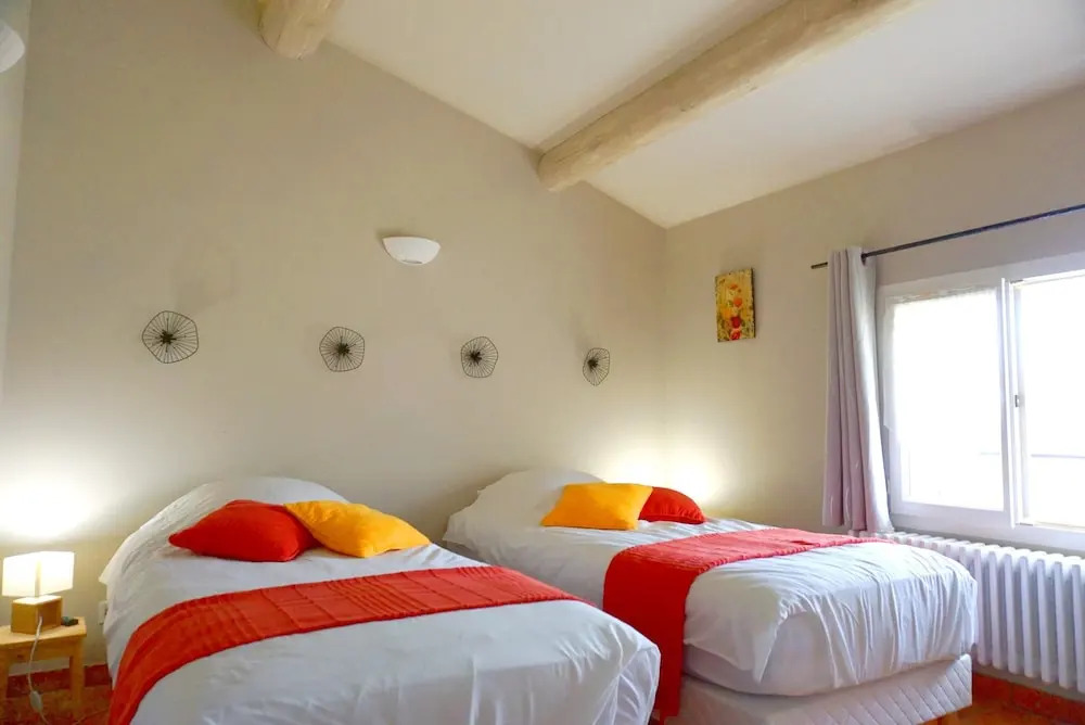 Villa With 4 Bedrooms in Simaine La Rotonde, With Shared Pool, Furnished Garden and Wifi