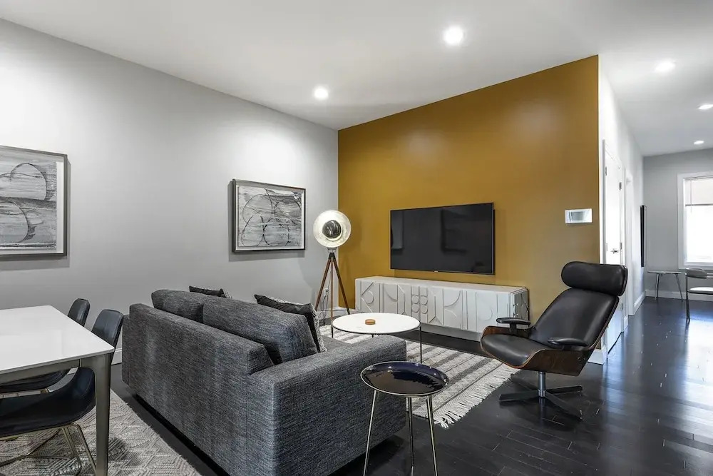 Huge Stylish 3 BR Loft Cobblestone St Next to NYC