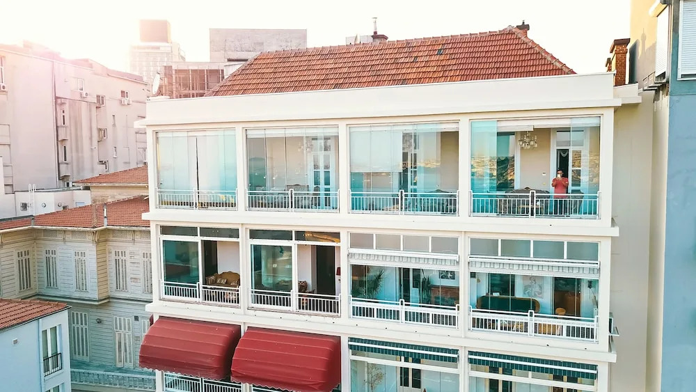 Maroon Residence