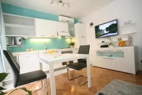 Old town Villa TROGIR STARS with free parking