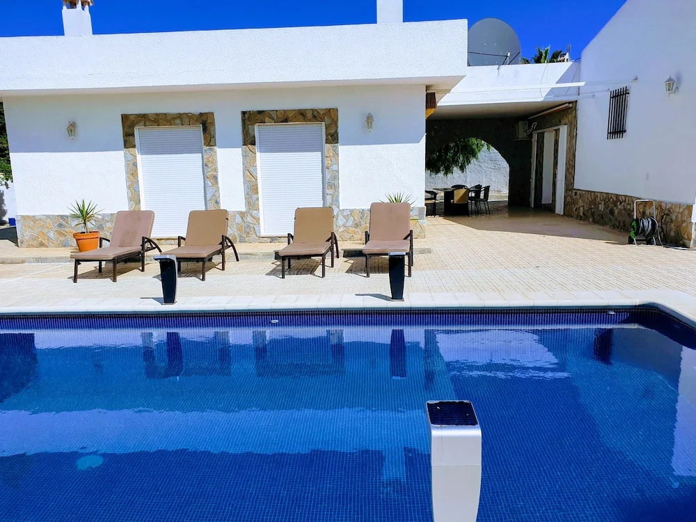 Remarkable 5-bed Villa in Fortuna