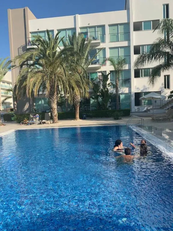 One-bedroom beach apartment, 30m from the best beach