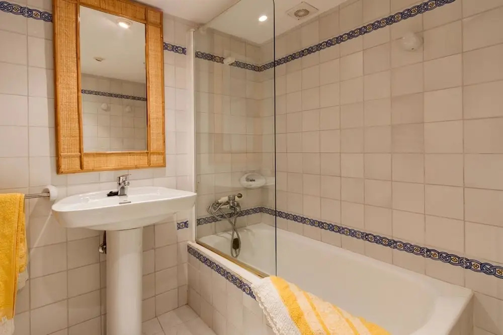Villa - 4 Bedrooms with Pool and WiFi - 103220