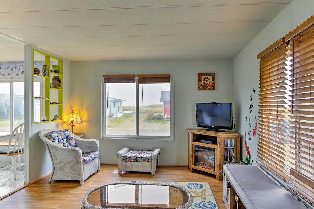 Walk to Beach! The Little Orcas Moclips Cottage