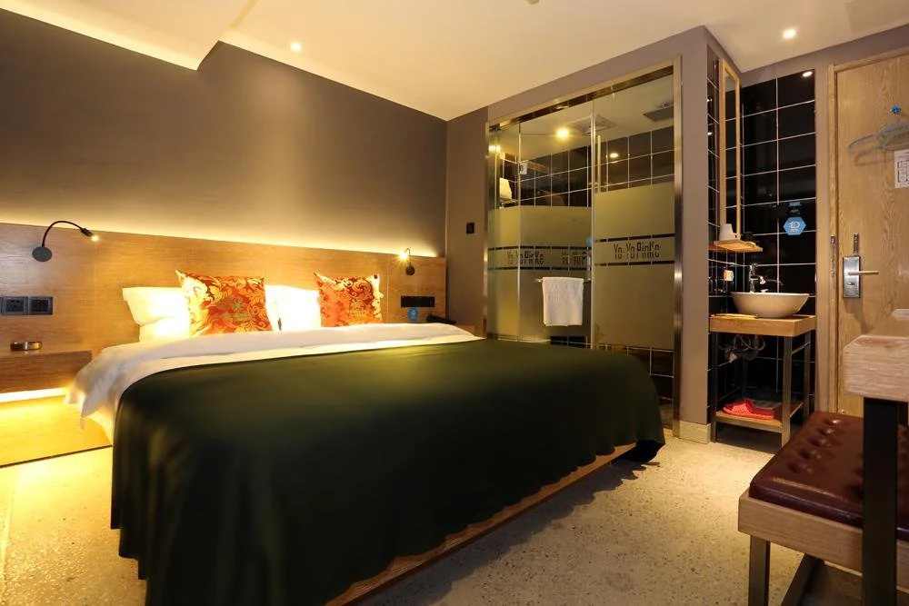 Yo Yo Pinke Hotel