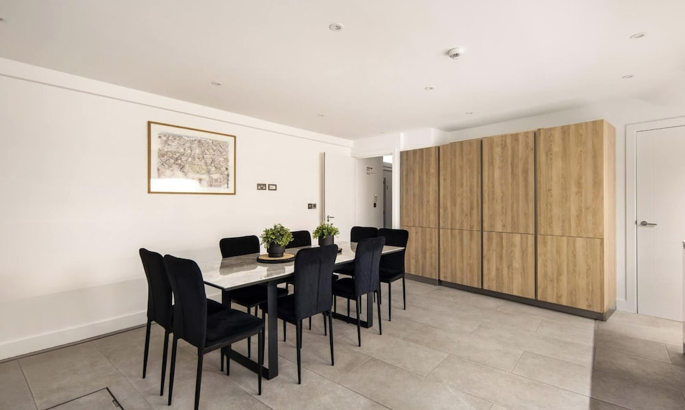 5 Mins Walk to Bond Street Marylebone Townhouse