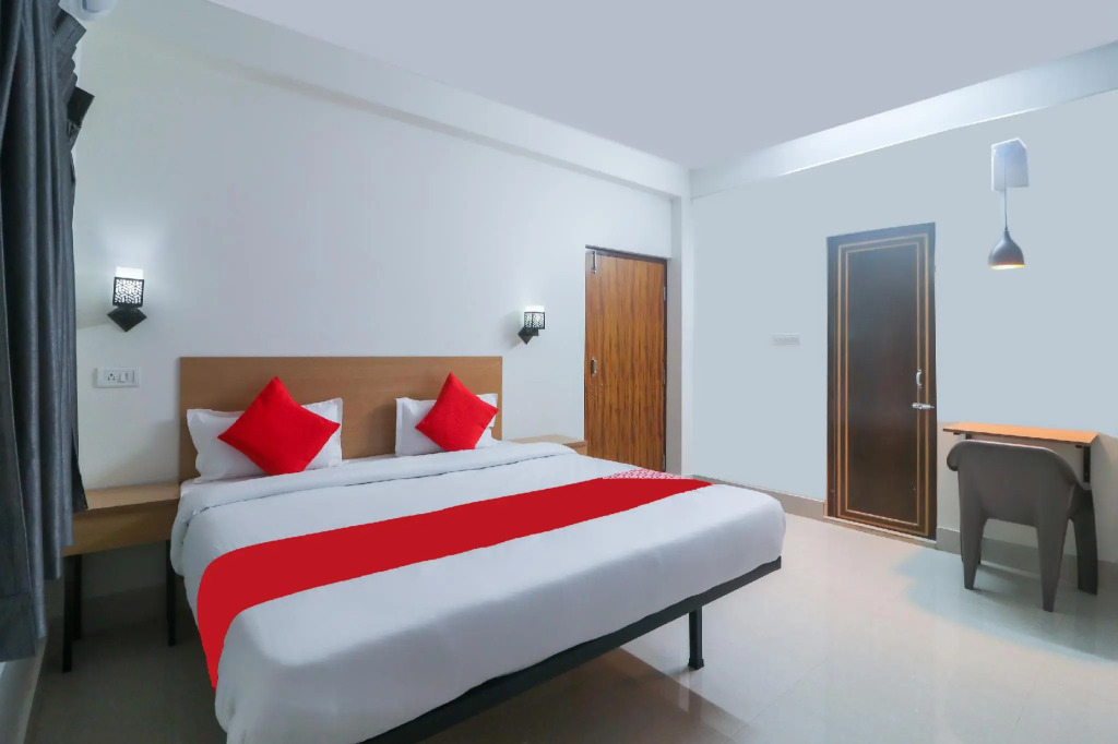 OYO 65238 Hotel Crystal Stay