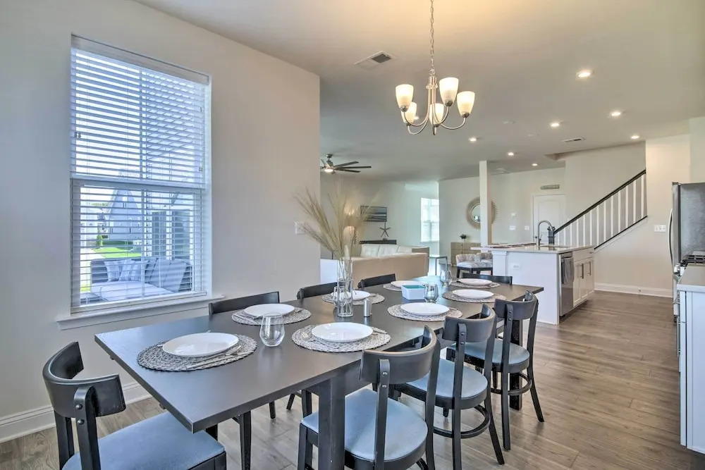 Beach Shuttle & Pool: Bishop's Landing Townhome
