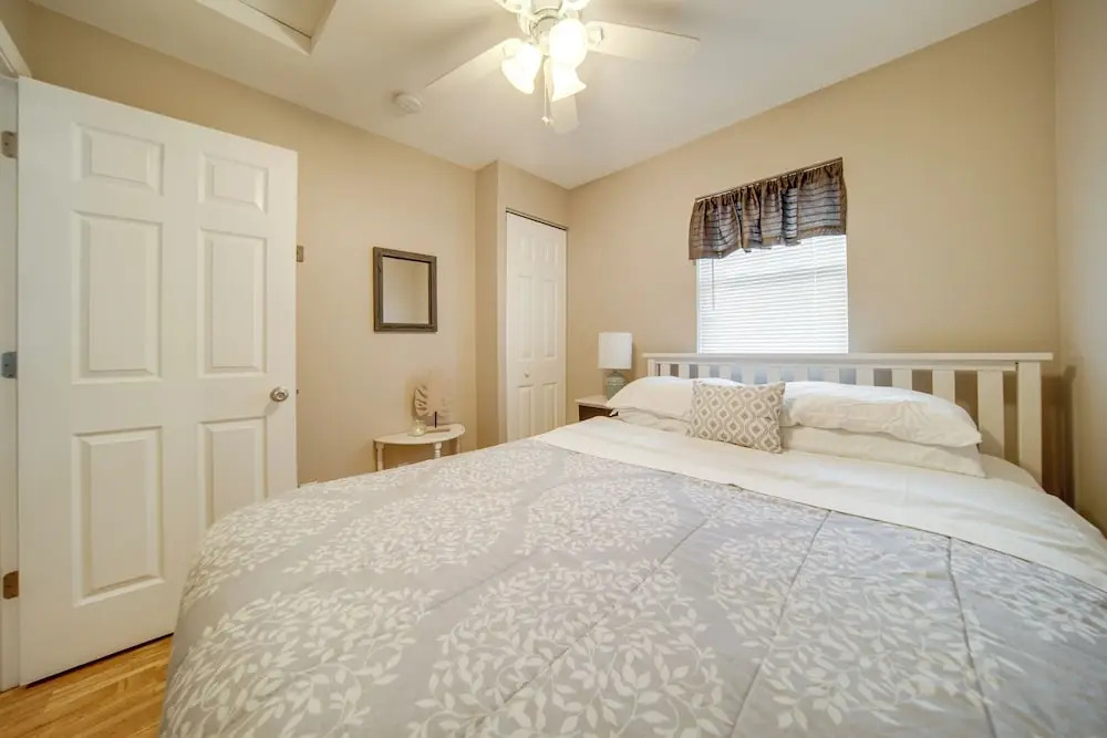 Gotl Strip Cottage. Walk to the Beach