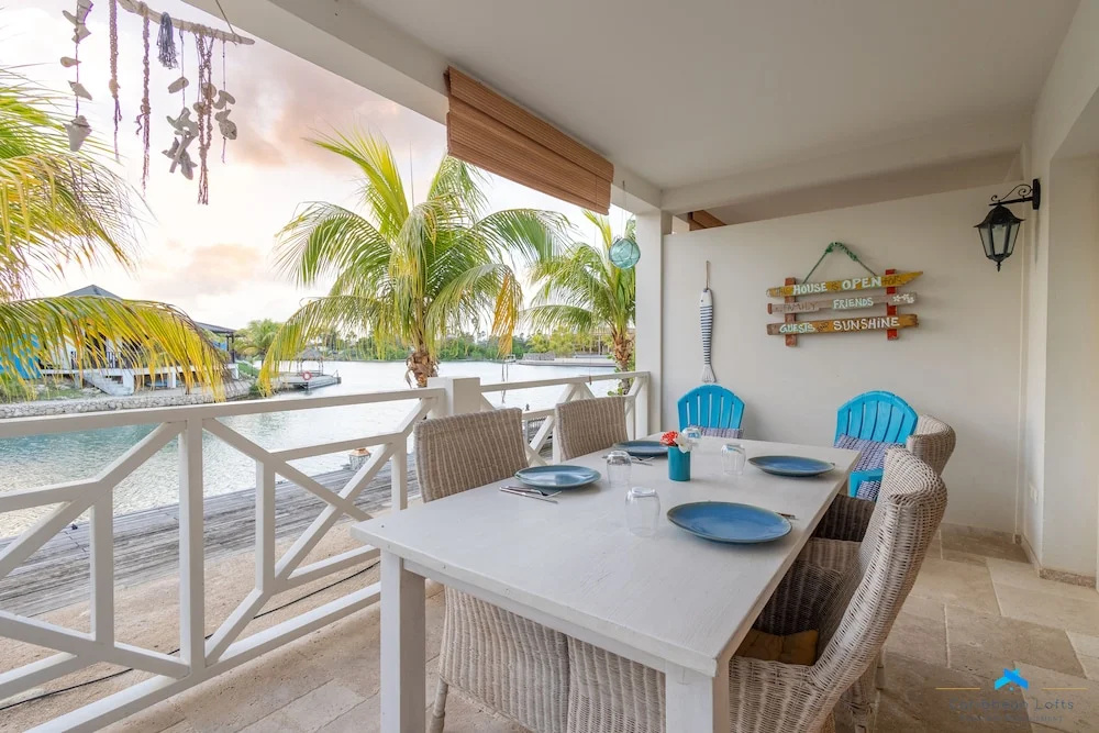Beautiful condo with sea view