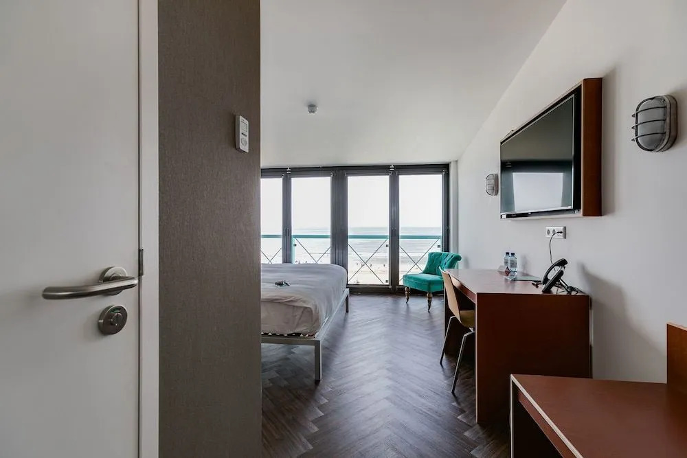 Beachhouse Hotel